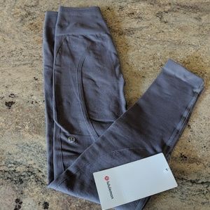 NWT Lululemon Free to Flow 7/8 Tight